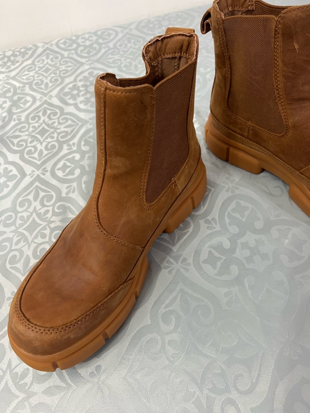 Sorel Brown Tan Chelsea Ankle Boots size 8 caramel color - Picture 4 of 13